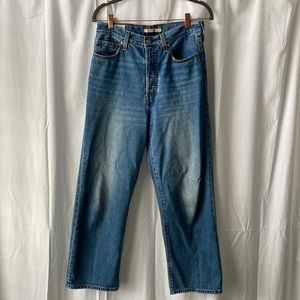 Levi’s rib cage straight ankle.Size 28.